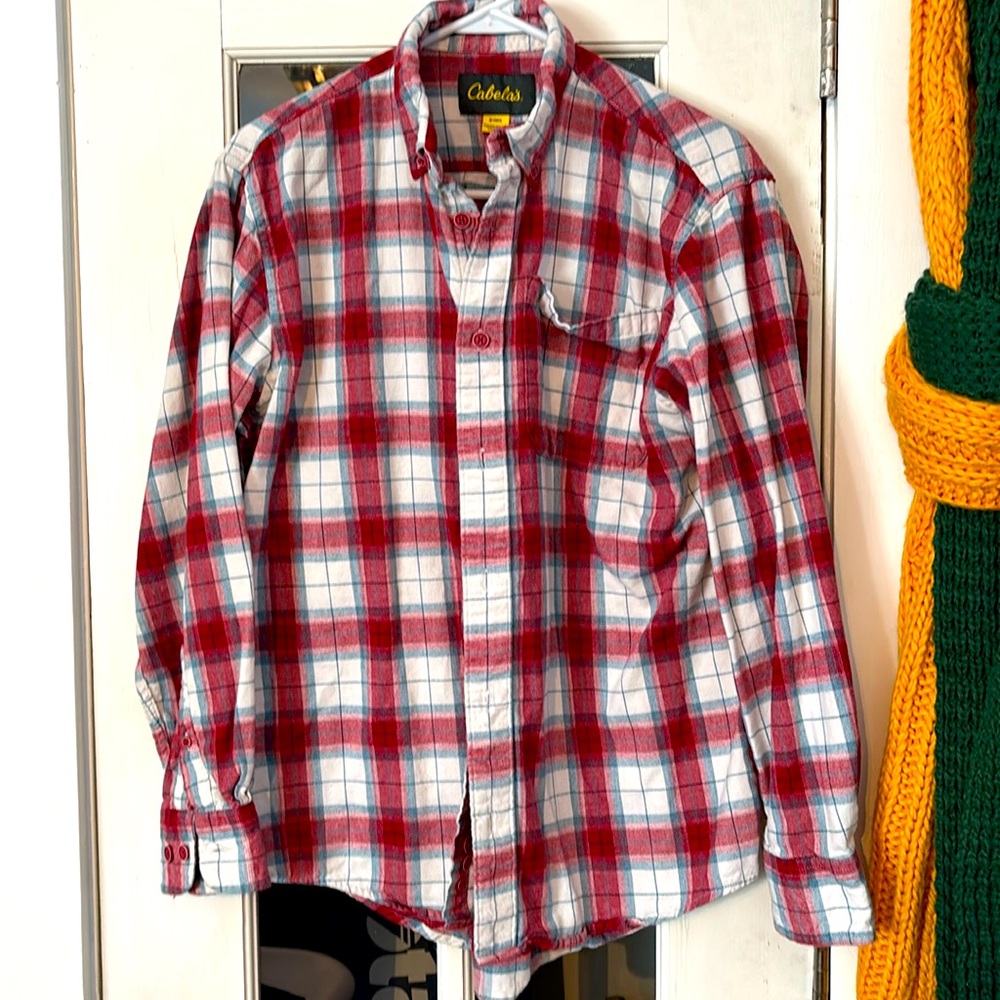 Cabelas sz Medium super soft flannel. Red blue plaid